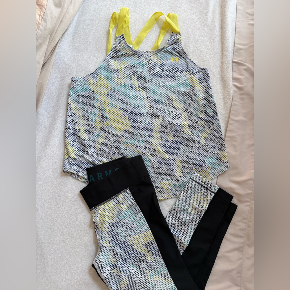 Under Armour Black Leggings capri length with Teal Logo with matching top (s)